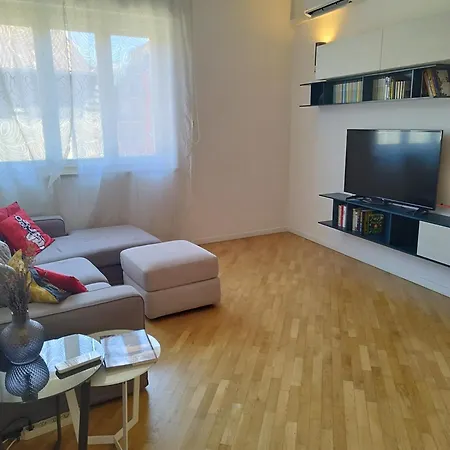 Centre, Living In Lame Μπολόνια
