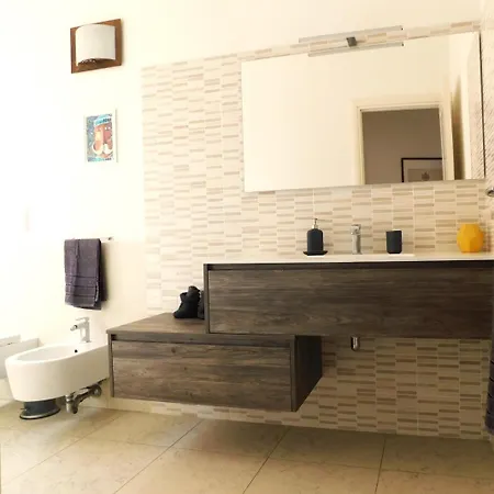 Centre, Living In Lame *