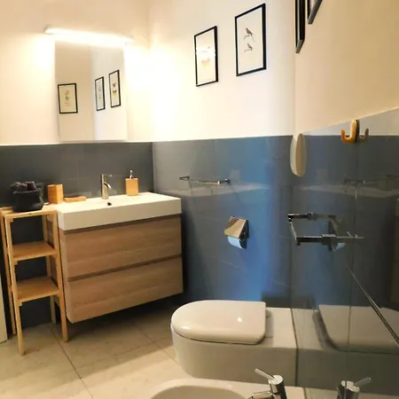 Centre, Living In Lame