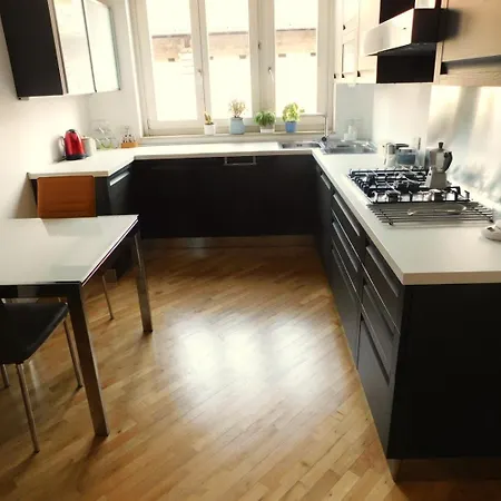 Centre, Living In Lame Lägenhet