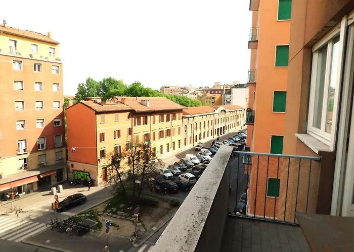 Centre, Living In Lame