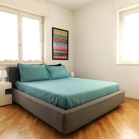 Centre, Living In Lame