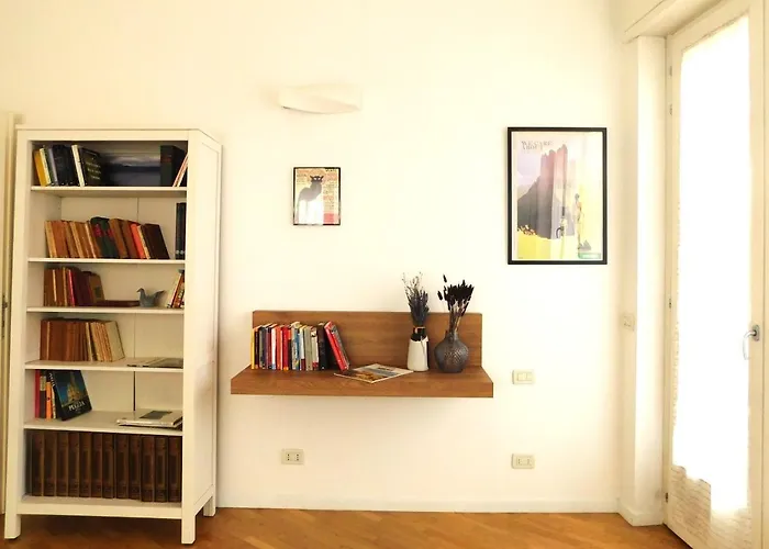 Centre, Living In Lame