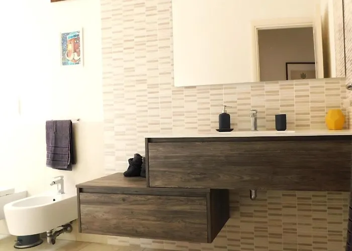 Centre, Living In Lame *