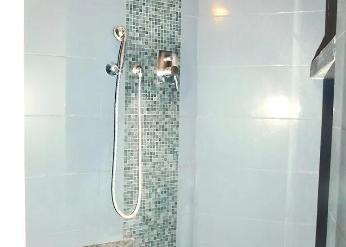 Centre, Living In Lame